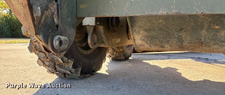 image for item ED2328 1990 John Deere 570B motor grader