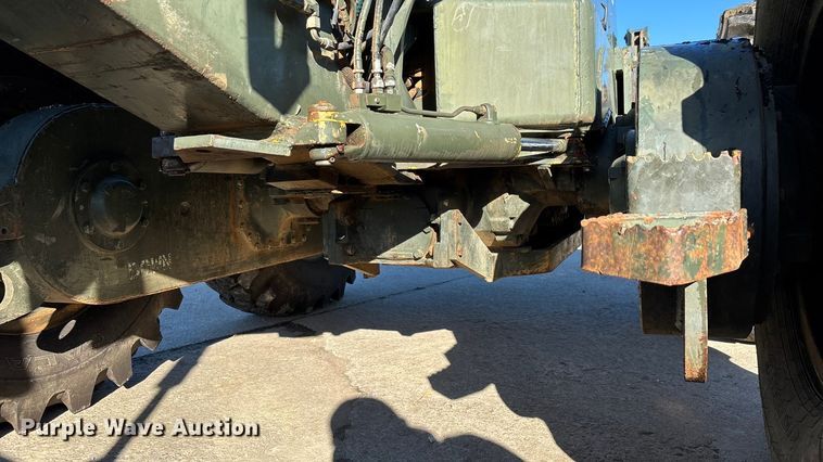 image for item ED2328 1990 John Deere 570B motor grader