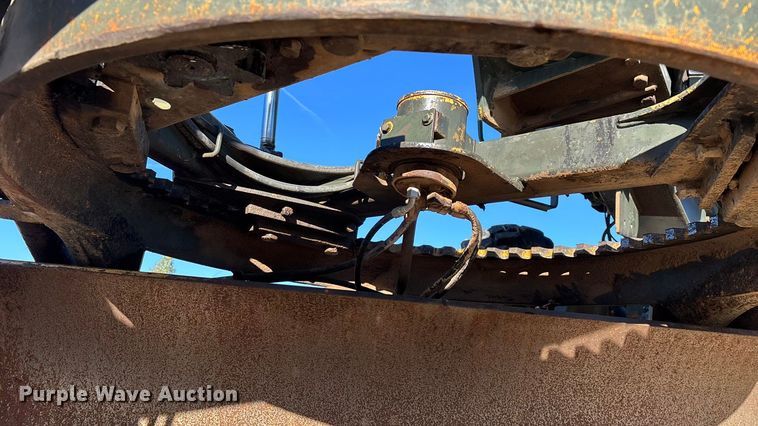 image for item ED2328 1990 John Deere 570B motor grader