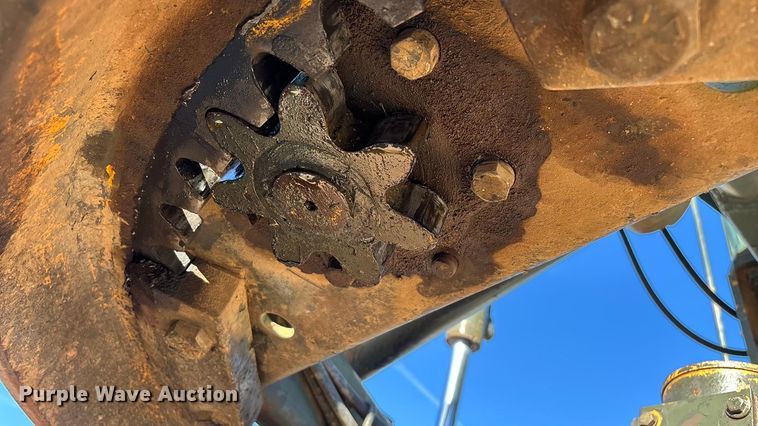 image for item ED2328 1990 John Deere 570B motor grader