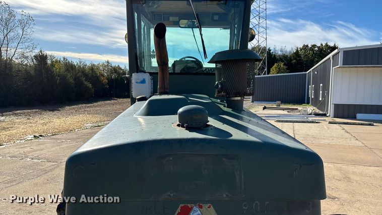 image for item ED2328 1990 John Deere 570B motor grader