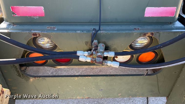 image for item ED2328 1990 John Deere 570B motor grader