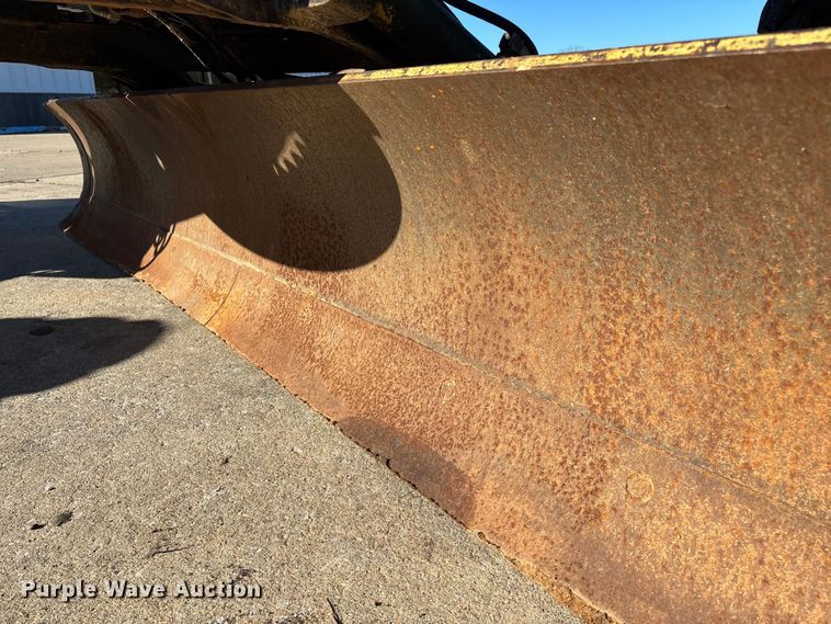 image for item ED2328 1990 John Deere 570B motor grader