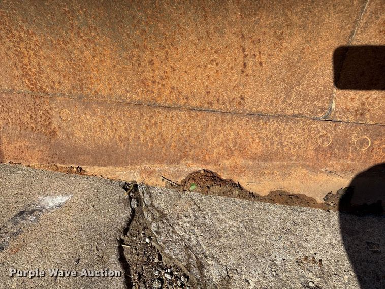 image for item ED2328 1990 John Deere 570B motor grader