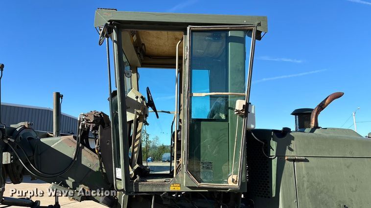 image for item ED2328 1990 John Deere 570B motor grader