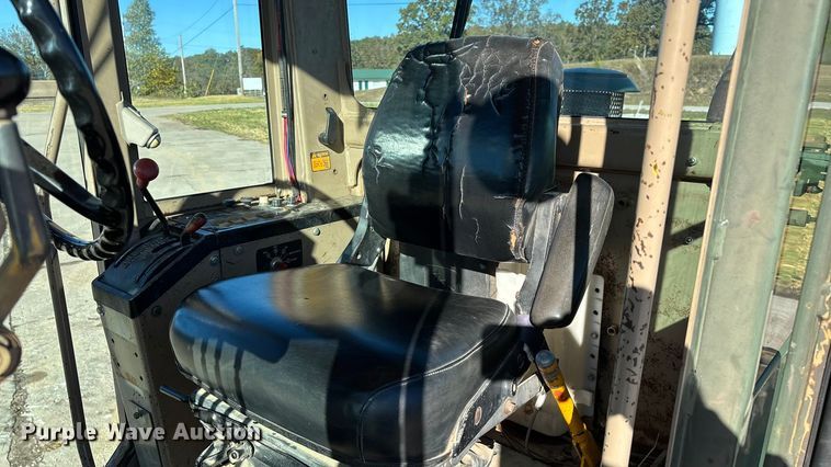 image for item ED2328 1990 John Deere 570B motor grader