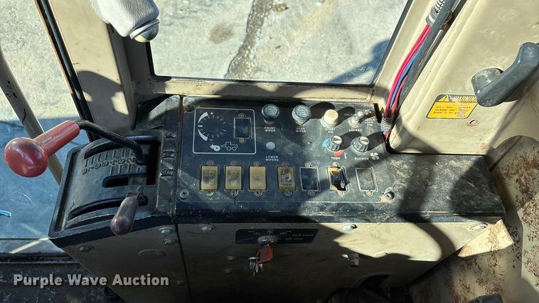 image for item ED2328 1990 John Deere 570B motor grader