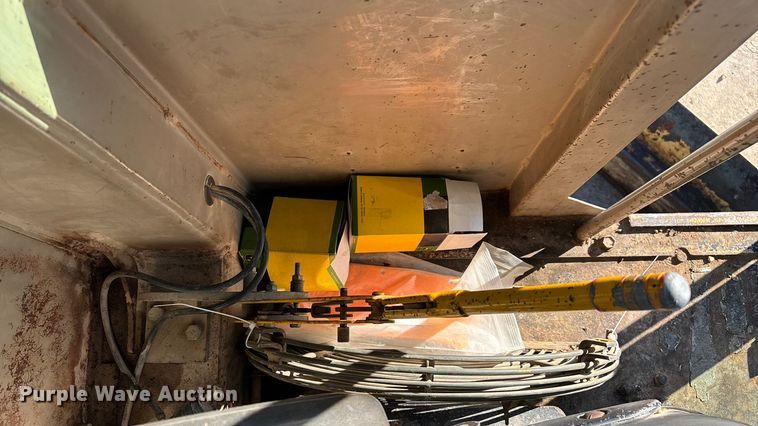 image for item ED2328 1990 John Deere 570B motor grader