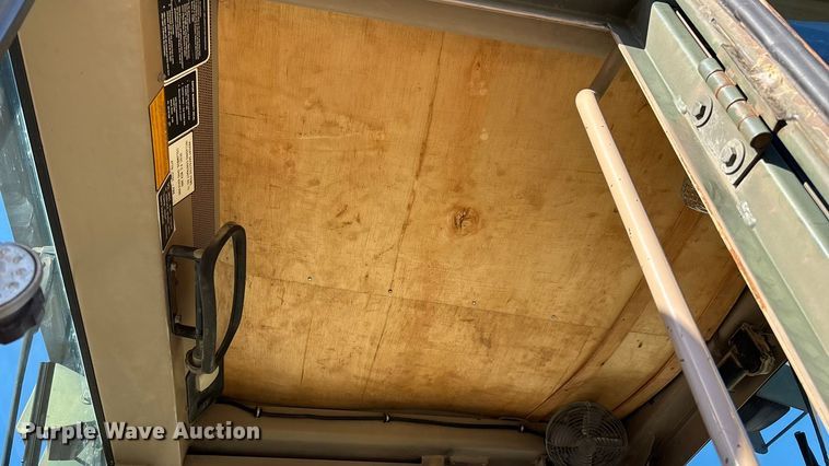 image for item ED2328 1990 John Deere 570B motor grader