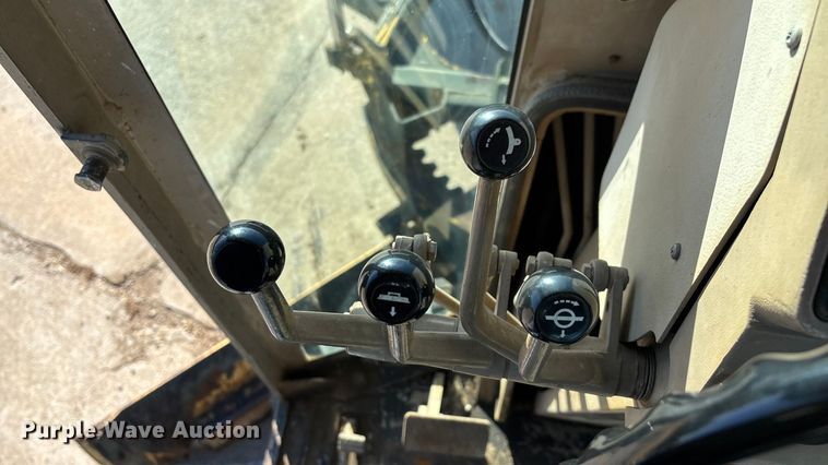 image for item ED2328 1990 John Deere 570B motor grader