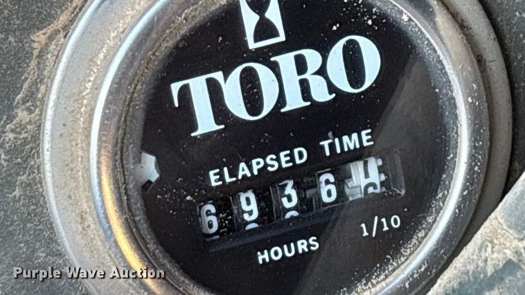 image for item ED2328 1990 John Deere 570B motor grader