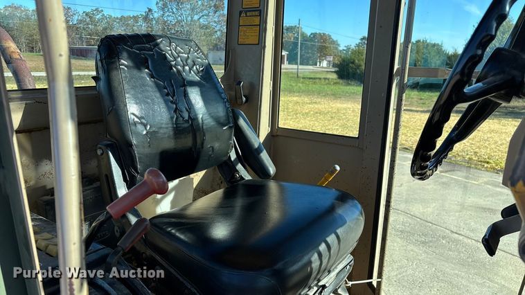 image for item ED2328 1990 John Deere 570B motor grader