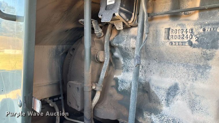 image for item ED2328 1990 John Deere 570B motor grader