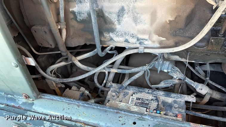 image for item ED2328 1990 John Deere 570B motor grader