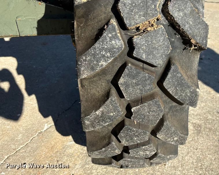 image for item ED2328 1990 John Deere 570B motor grader