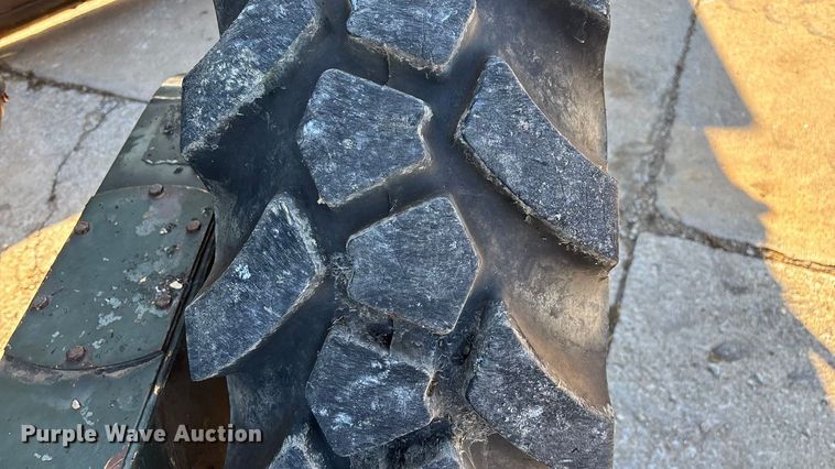 image for item ED2328 1990 John Deere 570B motor grader