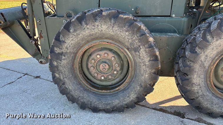 image for item ED2328 1990 John Deere 570B motor grader