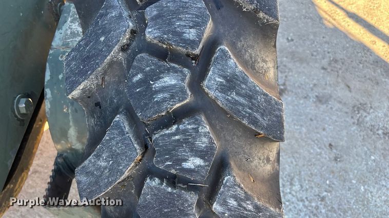 image for item ED2328 1990 John Deere 570B motor grader