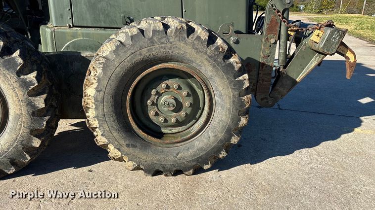 image for item ED2328 1990 John Deere 570B motor grader