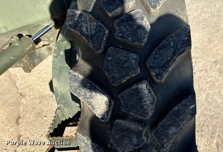 image for item ED2328 1990 John Deere 570B motor grader