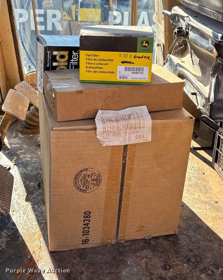 image for item ED2328 1990 John Deere 570B motor grader