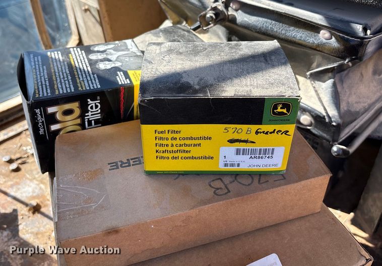 image for item ED2328 1990 John Deere 570B motor grader