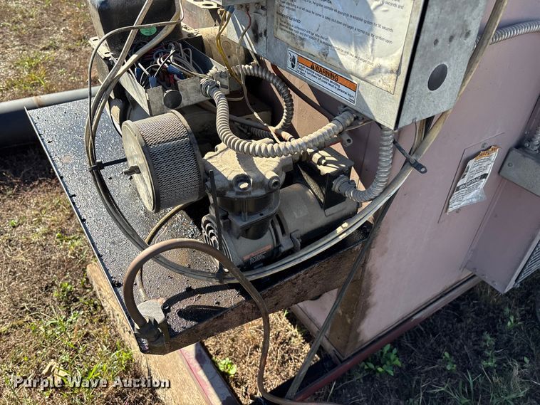 image for item ED2332 Reznor RA235 oil heater