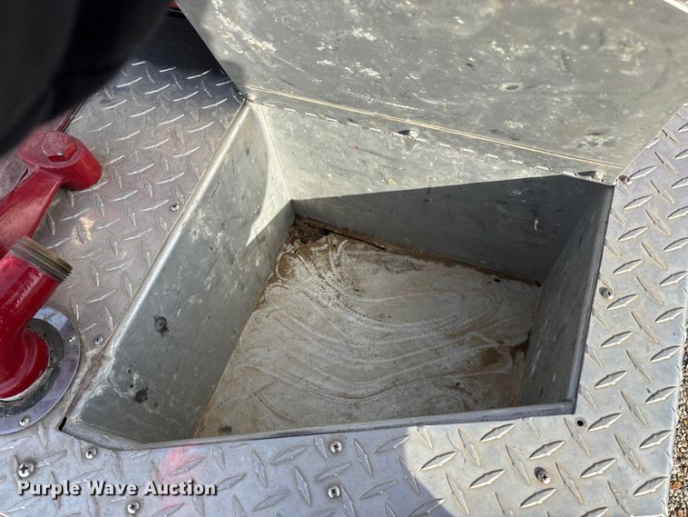 image for item ED2334 1993 Mack MR688P pumper fire truck