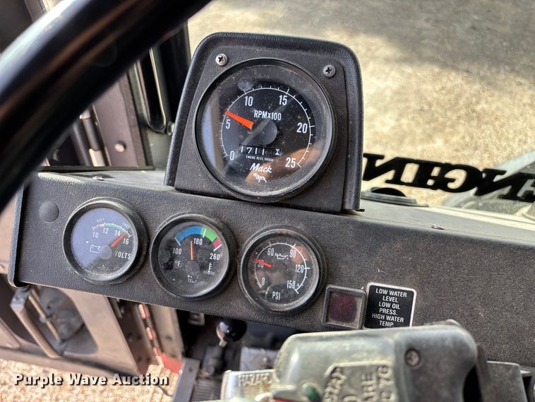 image for item ED2334 1993 Mack MR688P pumper fire truck