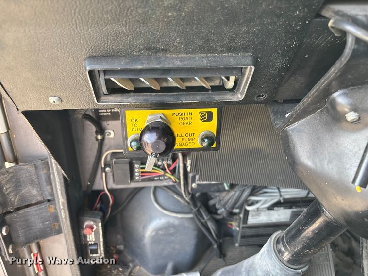 image for item ED2334 1993 Mack MR688P pumper fire truck