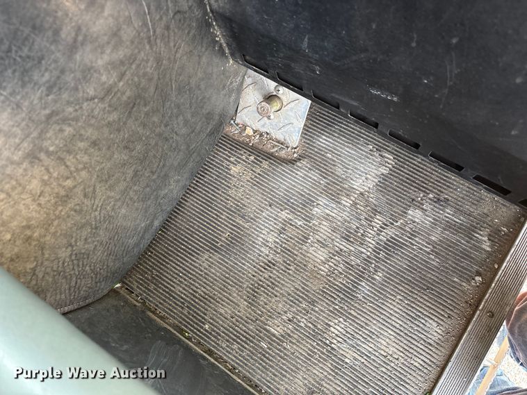 image for item ED2334 1993 Mack MR688P pumper fire truck