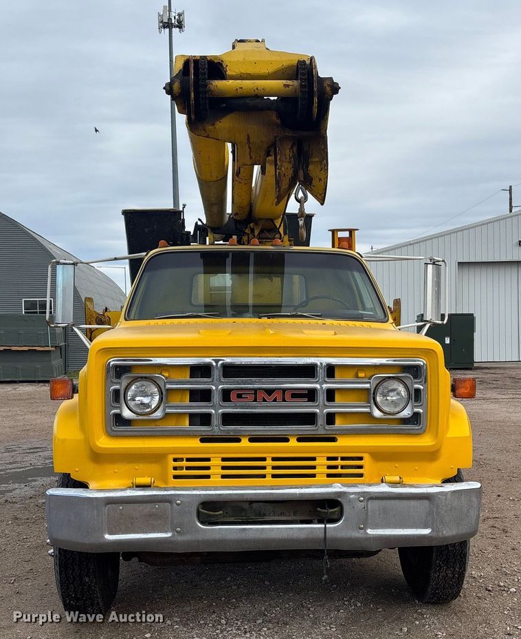 image for item EE4202 1984 GMC 7000 bucket truck