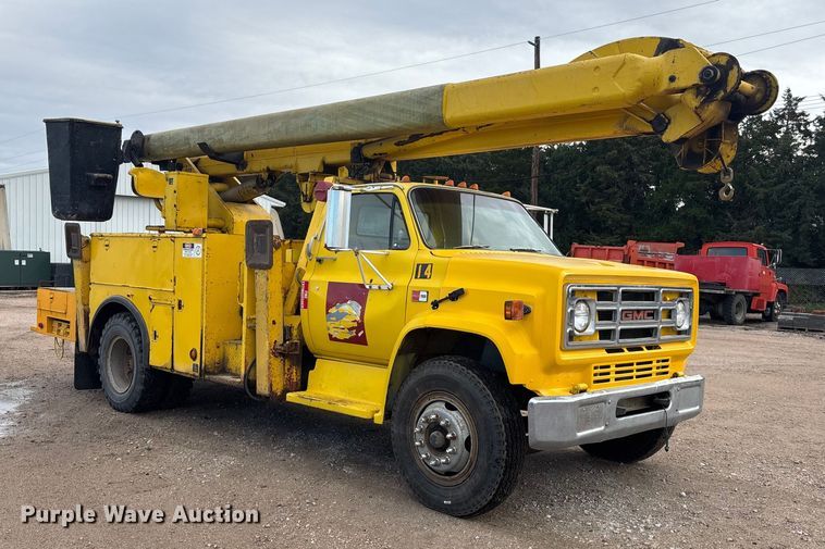 image for item EE4202 1984 GMC 7000 bucket truck