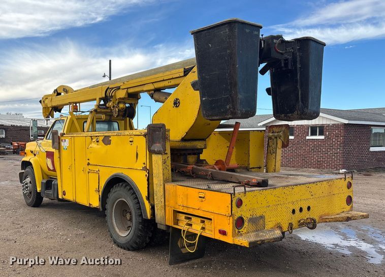 image for item EE4202 1984 GMC 7000 bucket truck