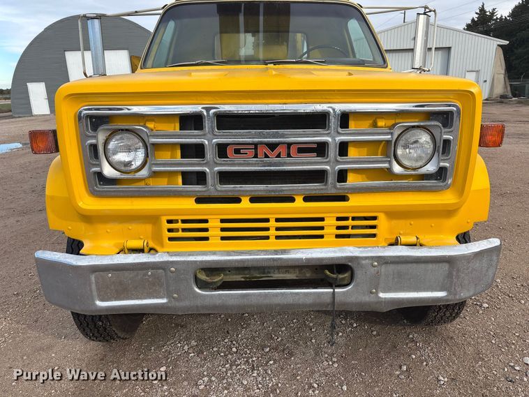 image for item EE4202 1984 GMC 7000 bucket truck