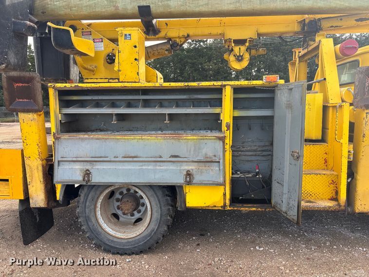 image for item EE4202 1984 GMC 7000 bucket truck
