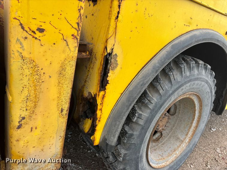 image for item EE4202 1984 GMC 7000 bucket truck