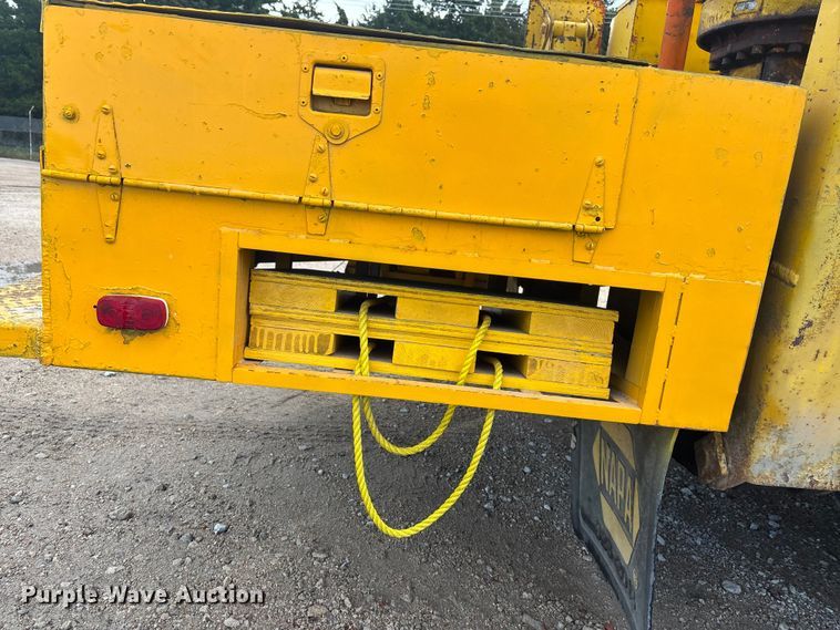 image for item EE4202 1984 GMC 7000 bucket truck