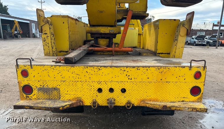 image for item EE4202 1984 GMC 7000 bucket truck