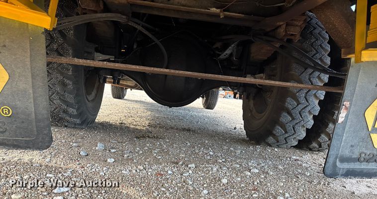 image for item EE4202 1984 GMC 7000 bucket truck