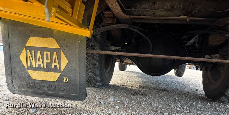 image for item EE4202 1984 GMC 7000 bucket truck