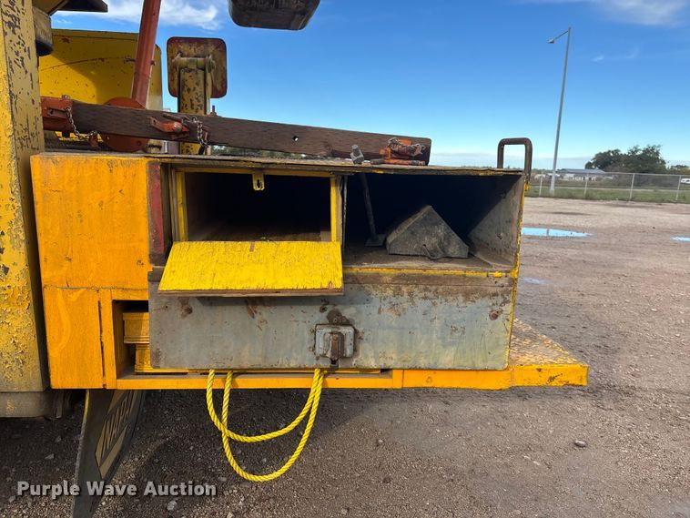 image for item EE4202 1984 GMC 7000 bucket truck