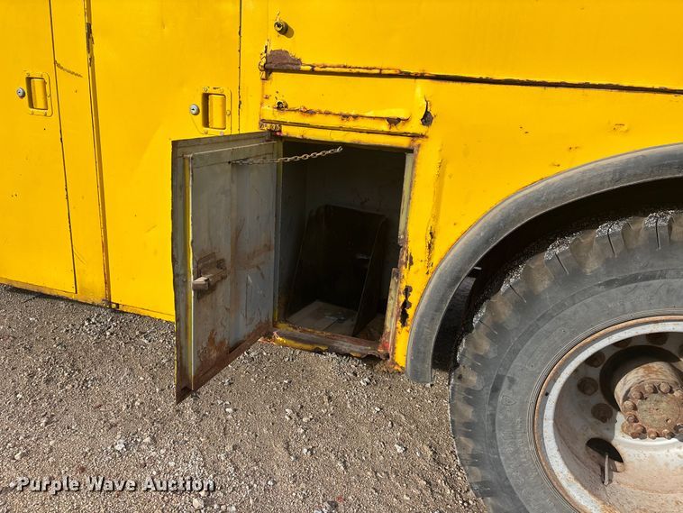 image for item EE4202 1984 GMC 7000 bucket truck