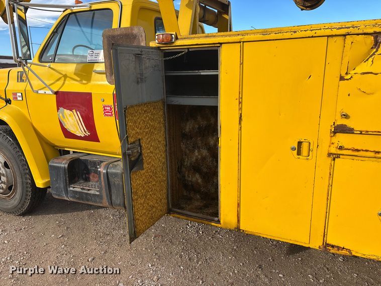 image for item EE4202 1984 GMC 7000 bucket truck