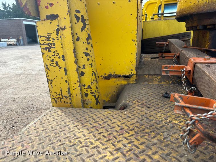 image for item EE4202 1984 GMC 7000 bucket truck