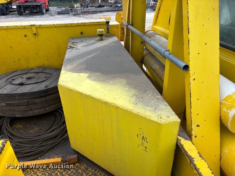 image for item EE4202 1984 GMC 7000 bucket truck