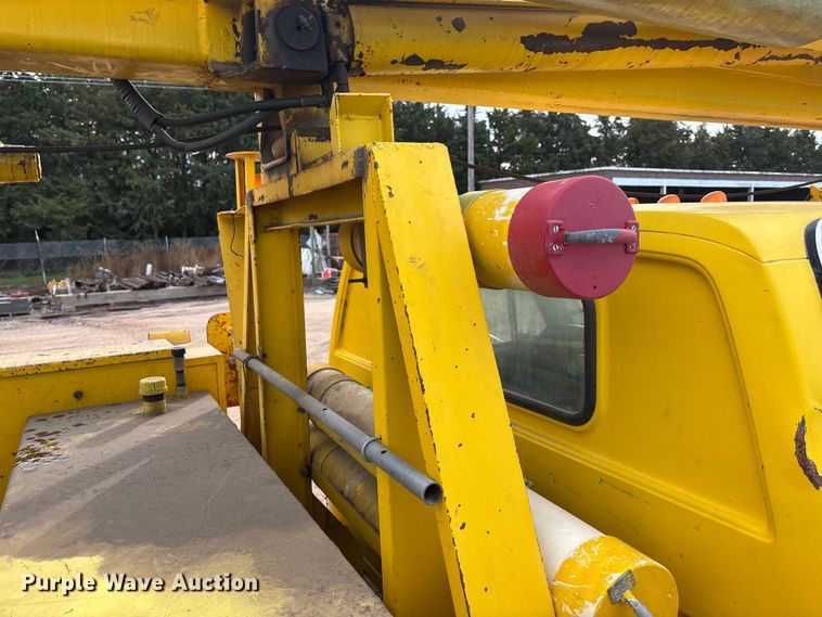 image for item EE4202 1984 GMC 7000 bucket truck