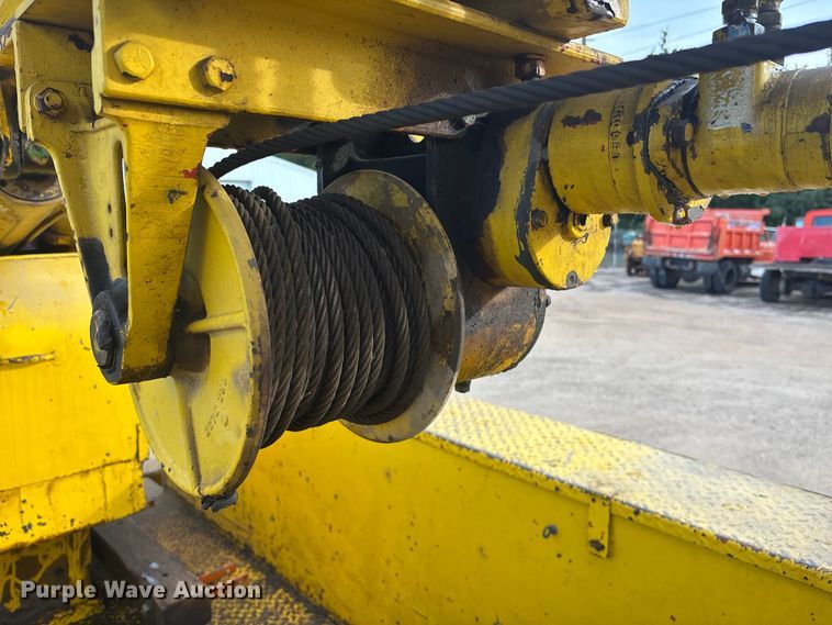 image for item EE4202 1984 GMC 7000 bucket truck