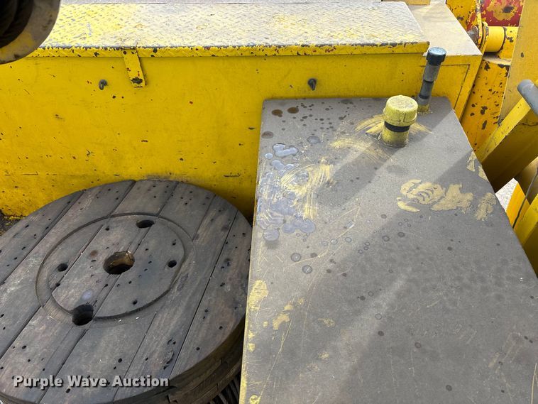 image for item EE4202 1984 GMC 7000 bucket truck