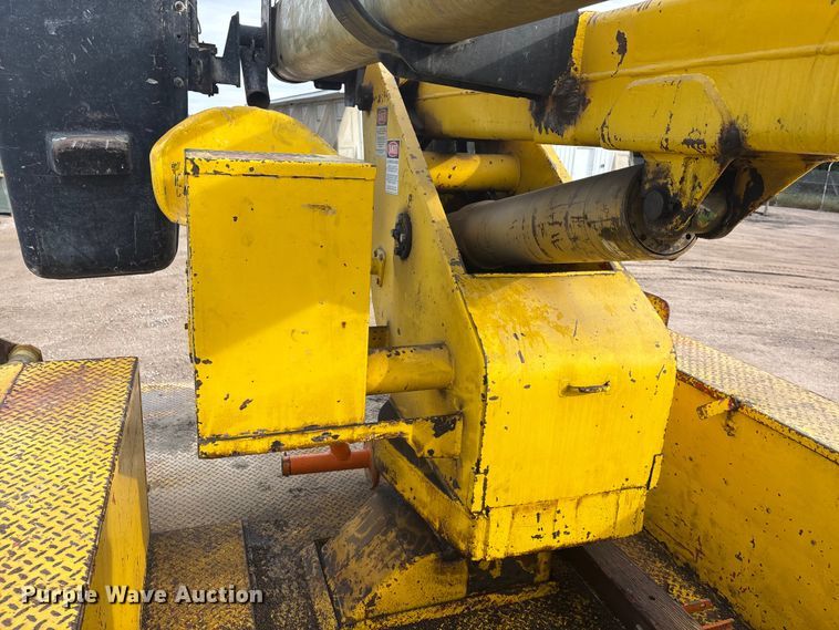 image for item EE4202 1984 GMC 7000 bucket truck